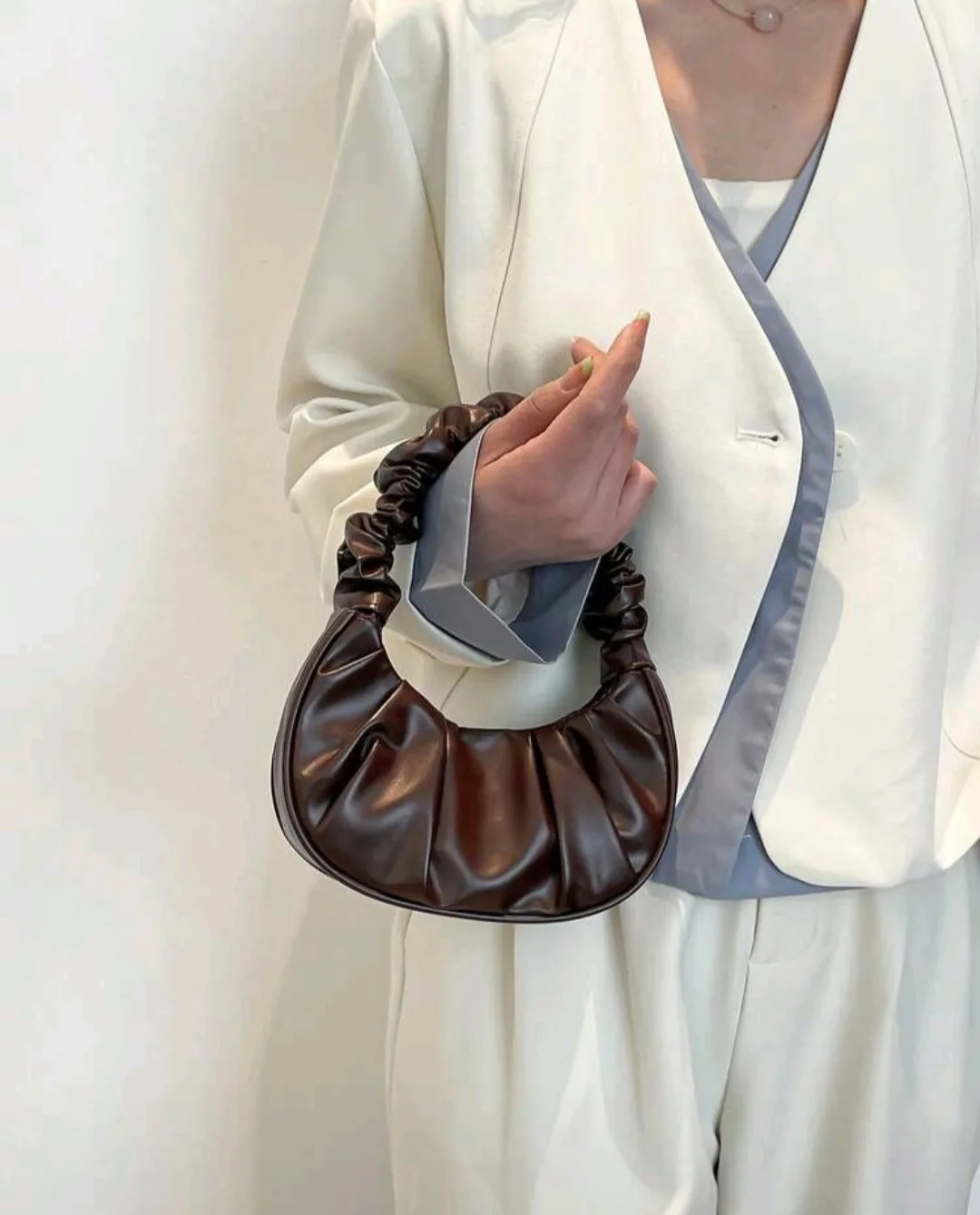 شنطة نسائية بنية فاخرة بإطلالة راقية 🤎 — 🖤 𝐉𝐀𝐌𝐀𝐋 𝐒𝐓𝐎𝐑𝐄 ✨